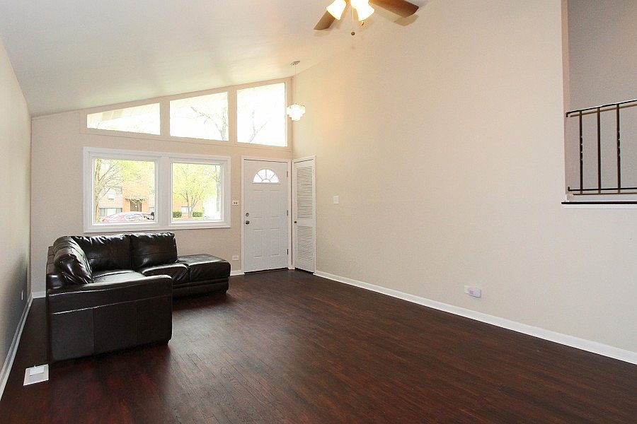 1st image of 709 W Roy Dr