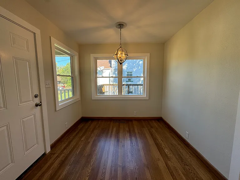 928 Meadow Dr — Photo 9