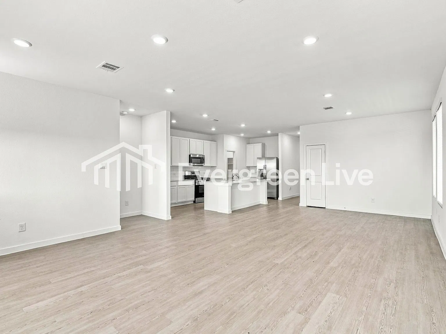 3 bed, 2.0 bath, 1974 sqft, $1,945 — Photo 4
