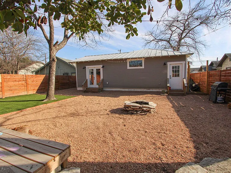 711 W Lullwood Ave — Photo 34