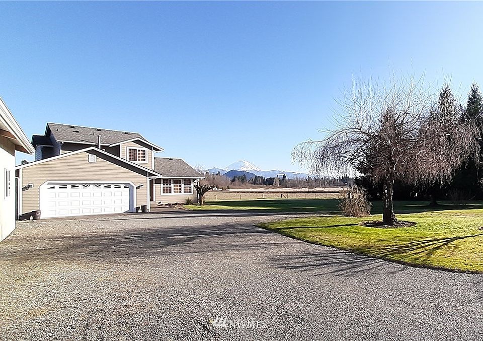Level 1.17 acre lot with unobstructed views of Mt. Rainier, Mt. Peak and classic Enumclaw pasture land.