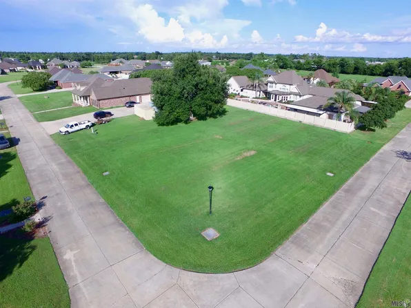 133 Douglas Dr, Cut Off, LA 70345