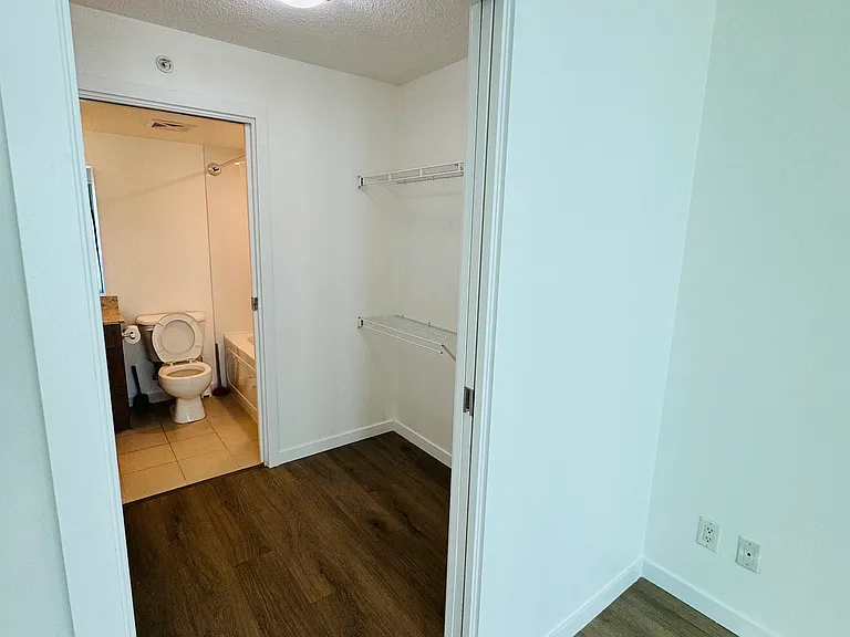 610 Granville St #4 — Photo 7