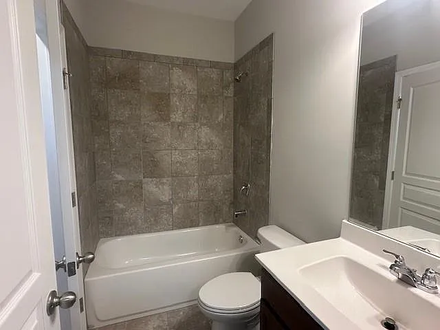 311 Chesterfield Cv — Photo 23