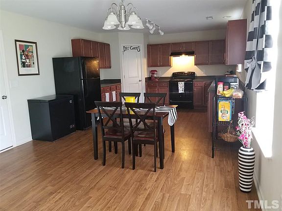 4th image of 833 Black Angus Dr