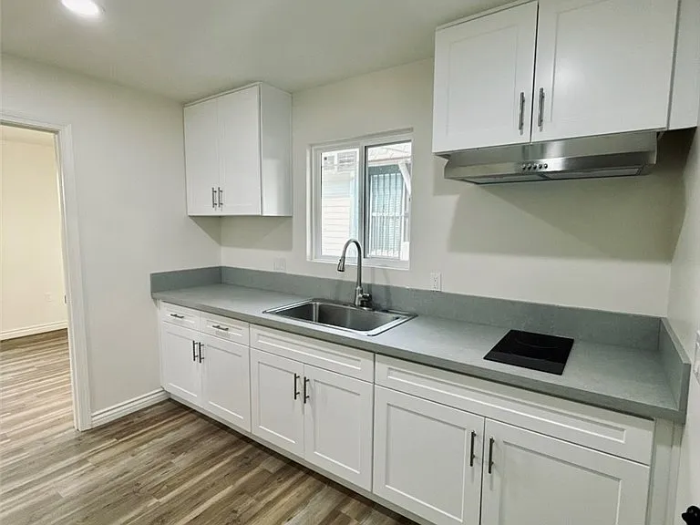 240 54th 1/2 Lks — Photo 2