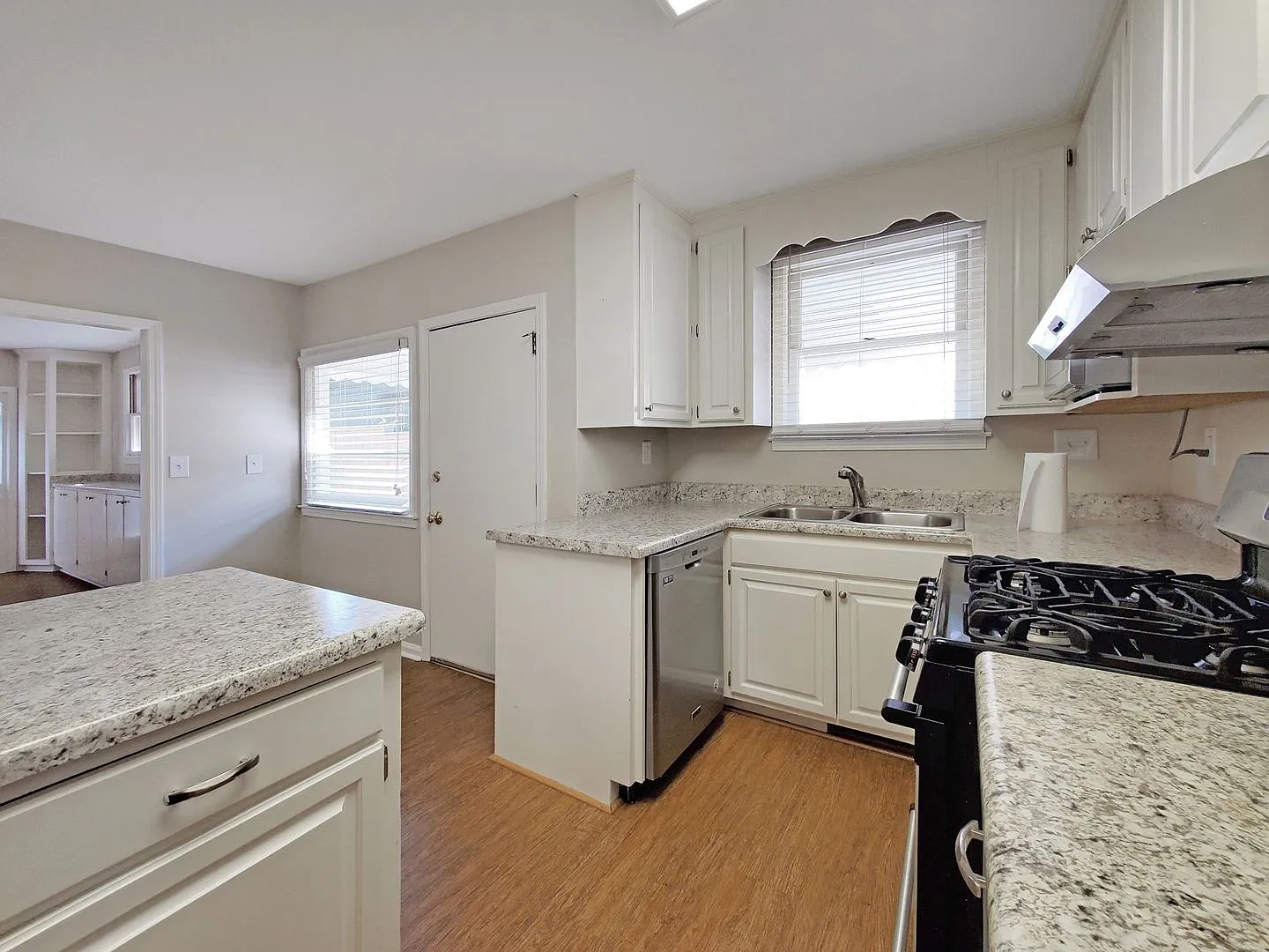 5 Bedroom 3.5 Bath Brick home in Downtown Greenville — Photo 2