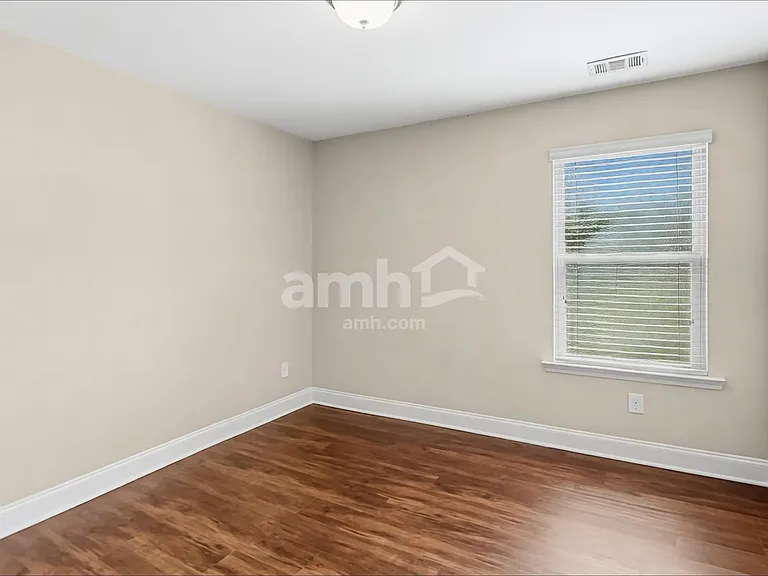 2462 Folsom St — Photo 15