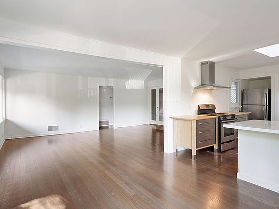 5th image of 74 Berkeley Ave