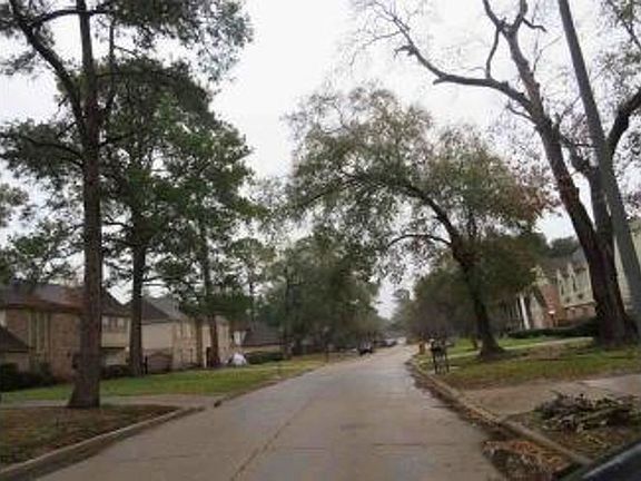 Exterior Neighborhood (street photo)