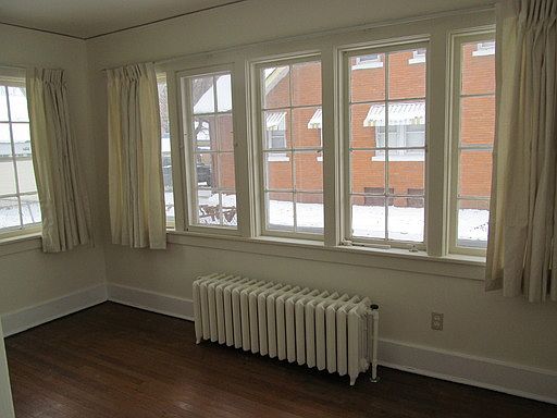 4th image of 2416 Lincoln Way W