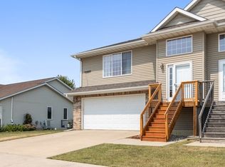 530 E Goldfinch Dr, Tiffin, IA 52340