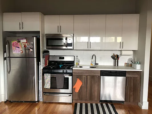 Rented by Manhattan Management LLC | media 52