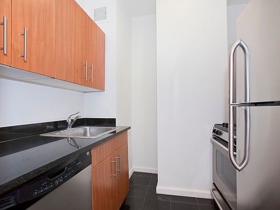4th image of 20 West St APT 21E