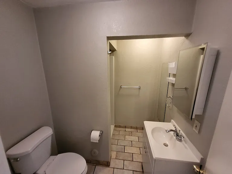 1524 W Monroe St #B — Photo 9
