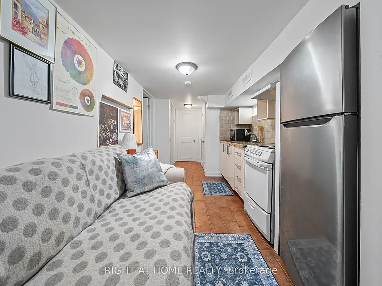 490 Brock Ave #4 — Photo 9