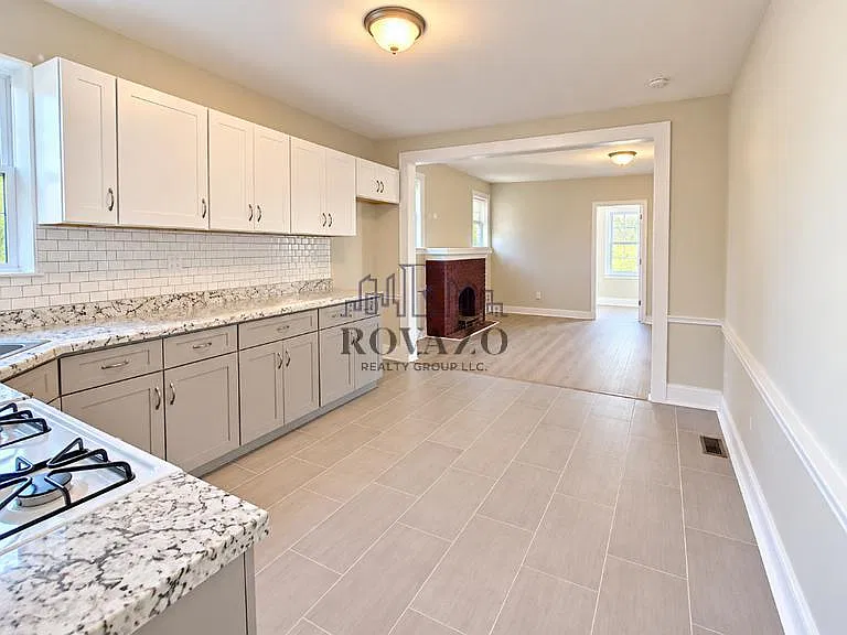 4 bed, 800 sqft, $2,300 — Photo 2