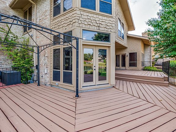 2nd image of 9 Country Lake Dr