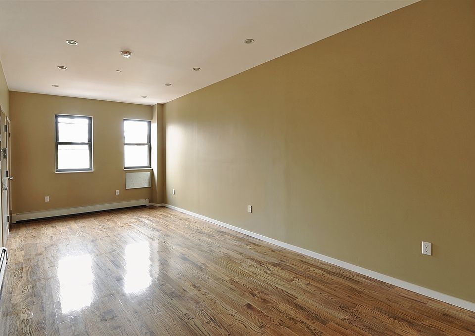 2nd image of 639 Halsey St