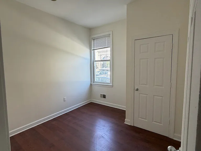 7 46th St #1 — Photo 3