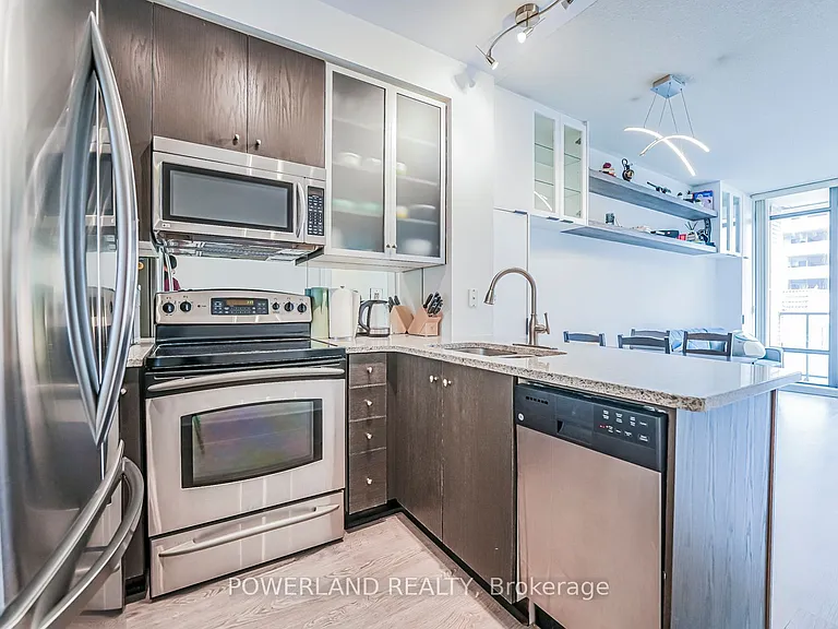 18 Yorkville Ave #317 — Photo 17