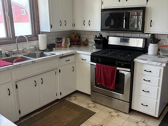 3rd image of 1068 Phillips Rd
