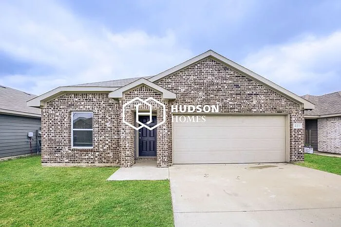 4 bed, 2.0 bath, 1571 sqft, $1,499 — Photo 1