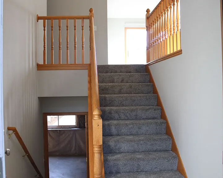 403 Meadow Ln — Photo 2
