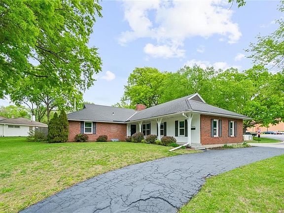 2nd image of 5215 Pawnee Dr