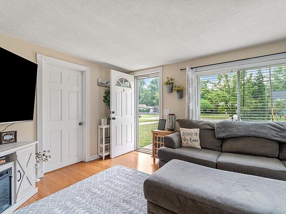 3rd image of 34066 Orangelawn St