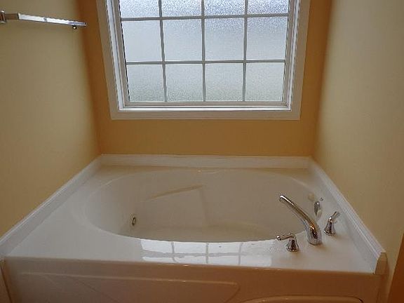 5th image of 710 Shamrock Ct
