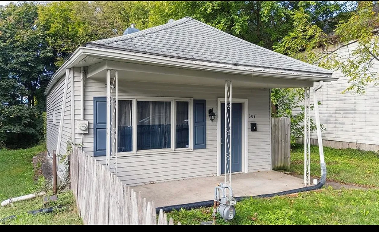 2 bed, 720 sqft, $1,200 — Photo 2