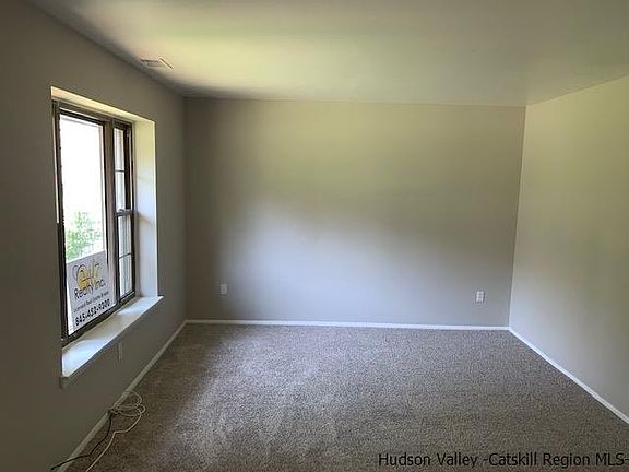 2nd image of 22 Sunny Brook Cir