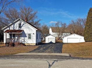 19820 W Observatory Rd, New Berlin, WI 53146