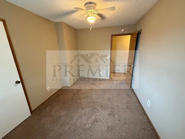 3 bd/1.5 ba townhome - 3556 NE Independence Ave, Lee's Summit, MO 64064 // Rent $1425 (end unit) — Photo 12