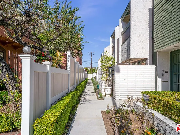 9509 W Olympic Blvd — Photo 49