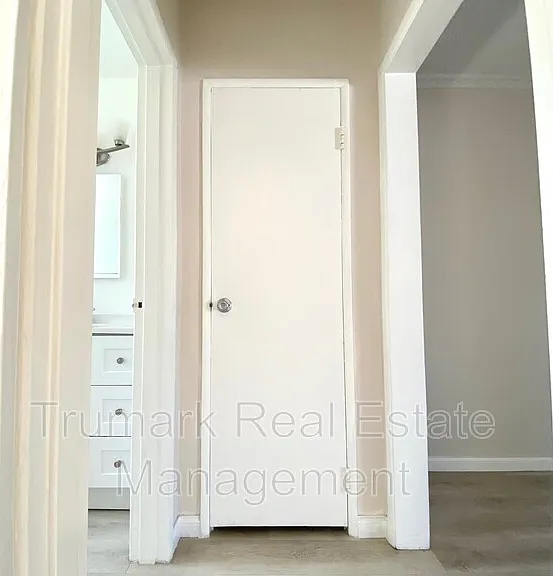 585 E Washington Blvd #35 — Photo 7