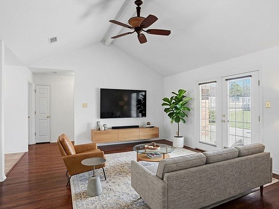 4th image of 104 Carissa Ct