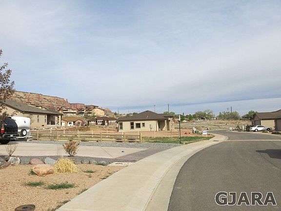 3rd image of 2083 Link Ln