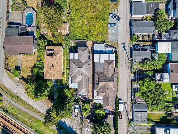 2nd image of 2669 Vanness Ave