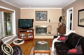4th image of 3770 Woodman Dr