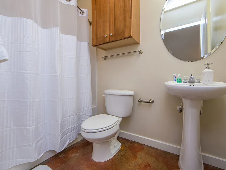 District Square Apartments — Photo 16