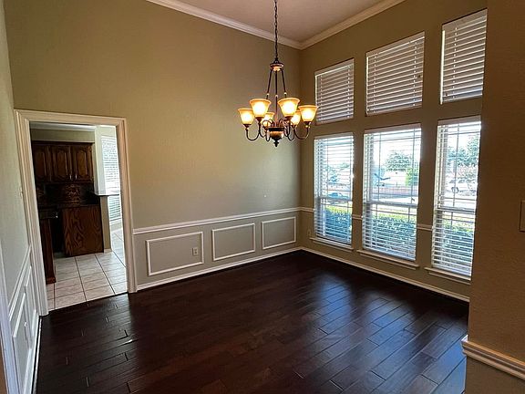 3rd image of 1611 Stoneybrook Dr