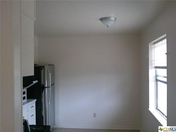 5th image of 304 E Carpenter Ave