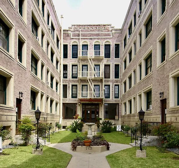 2121 James M Wood Blvd #310 — Photo 26