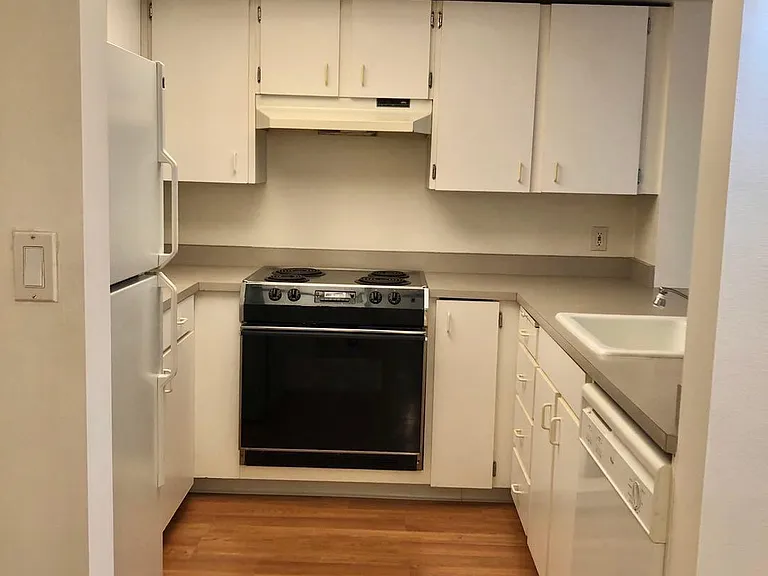 6625 W Burnside Rd — Photo 2