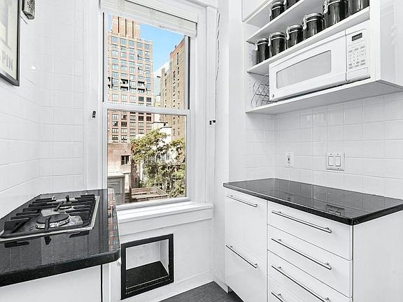 4th image of 425 E 51st St APT 7D