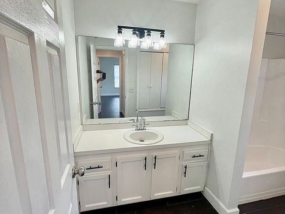 3rd image of 4901 Dover Cir APT 2