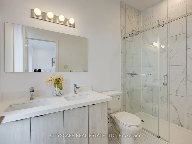416 Dundas St S #13 — Photo 22