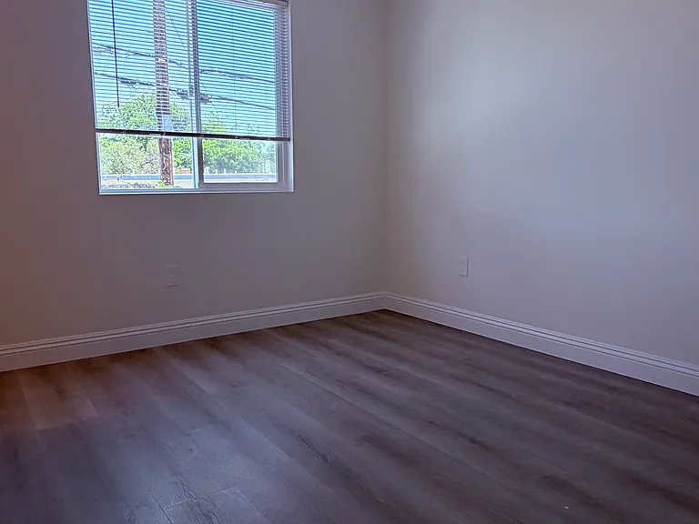 4326 Stillwell Ave — Photo 7